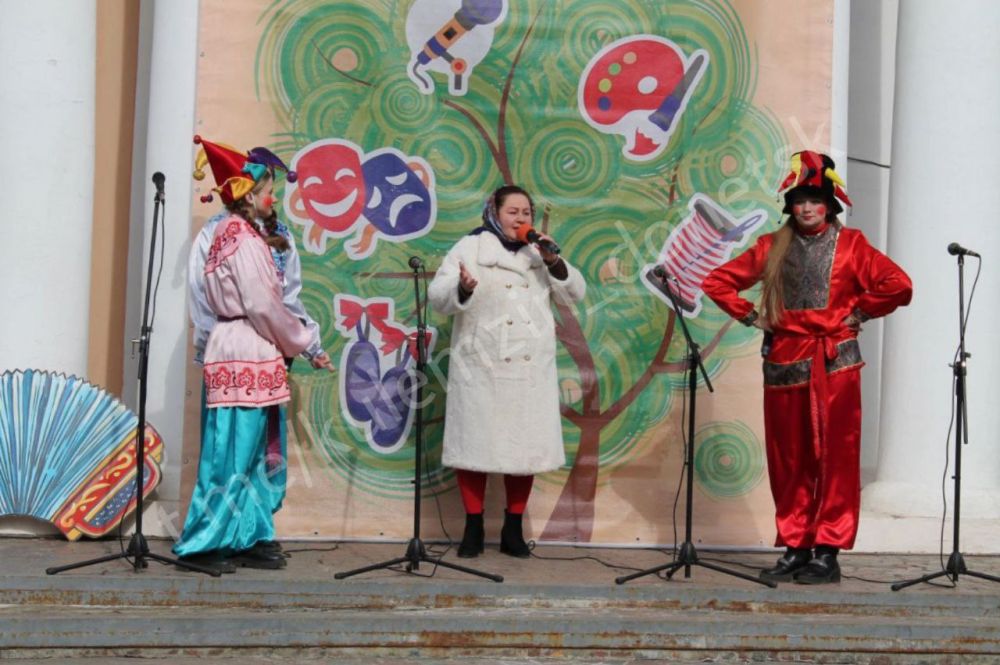 Яркие народные гуляния в Доме культуры им. С.М Яркие народные гуляния в Доме культуры им. С.М