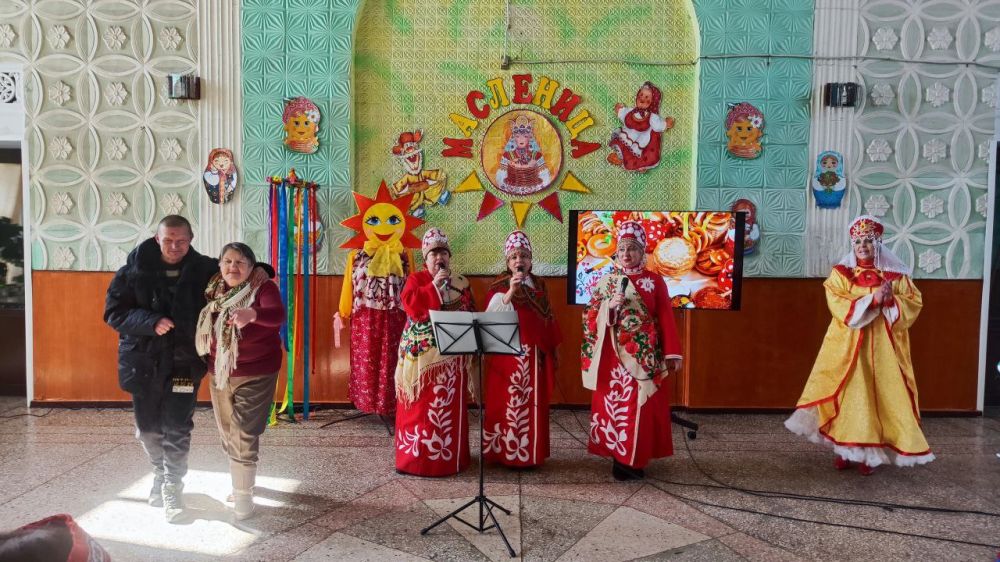 Масленичные посиделки. Масленица – это один из самых веселых народных мероприятий, которое завершает зимнюю череду праздников и предвещает о начале весны! Её праздновали еще наши прадеды, так как этот задорный и веселый... Масленичные посиделки. Масленица – это один из самых веселых народных мероприятий, которое завершает зимнюю череду праздников и предвещает о начале весны! Её праздновали еще наши прадеды, так как этот задорный и веселый...