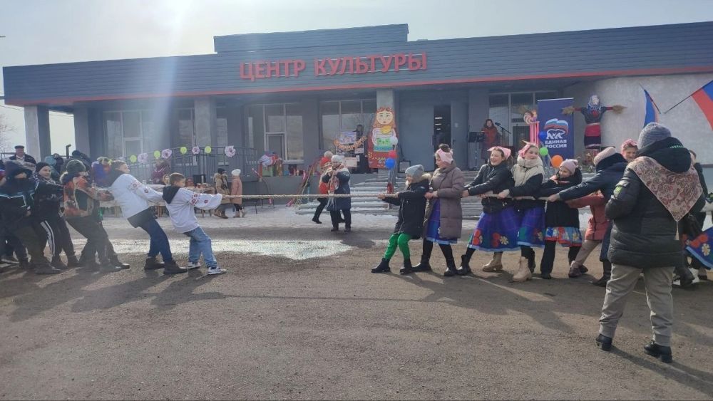 Масленичные гуляния «Зиму провожаем, весну зазываем!» Масленичные гуляния «Зиму провожаем, весну зазываем!»