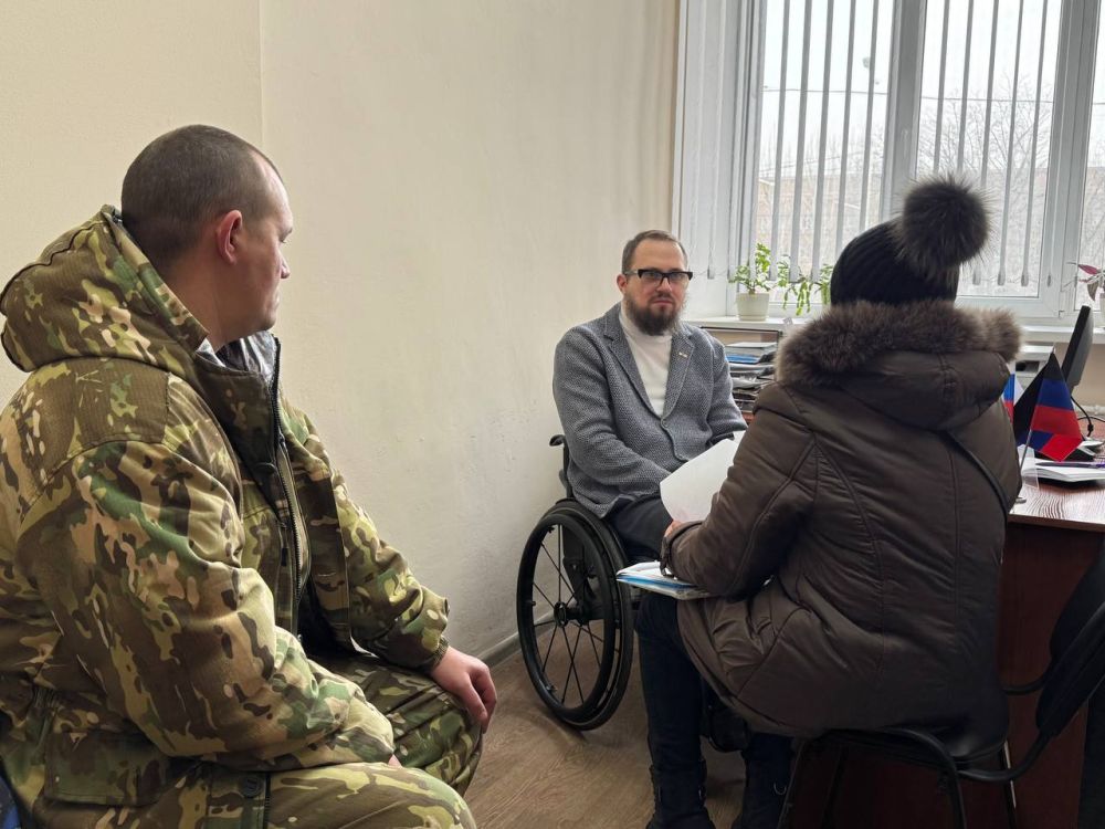 Прием члена Комитета Народного Совета по труду, занятости, социальной политике и делам ветеранов, депутата Народного Совета ДНР Ярослава Лисобея Прием члена Комитета Народного Совета по труду, занятости, социальной политике и делам ветеранов, депутата Народного Совета ДНР Ярослава Лисобея