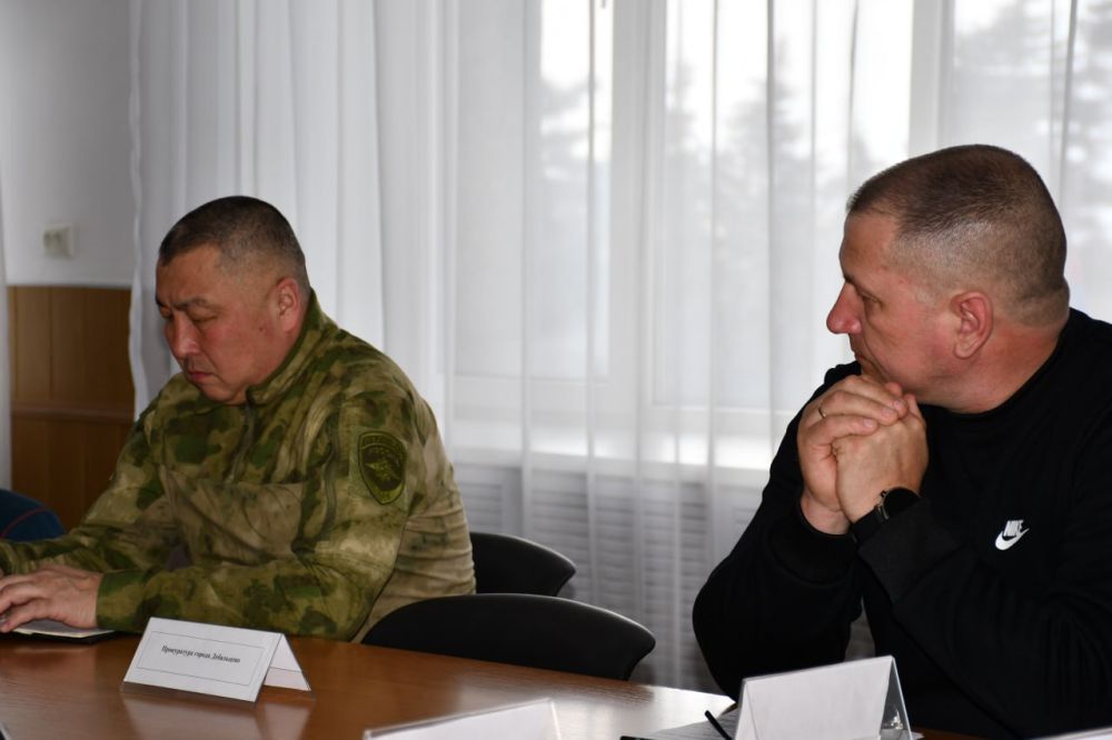 Сергей Желновач: Сегодня, 3 марта, глава администрации города Дебальцево Максим Вельма, провел расширенное аппаратное совещание Сергей Желновач: Сегодня, 3 марта, глава администрации города Дебальцево Максим Вельма, провел расширенное аппаратное совещание