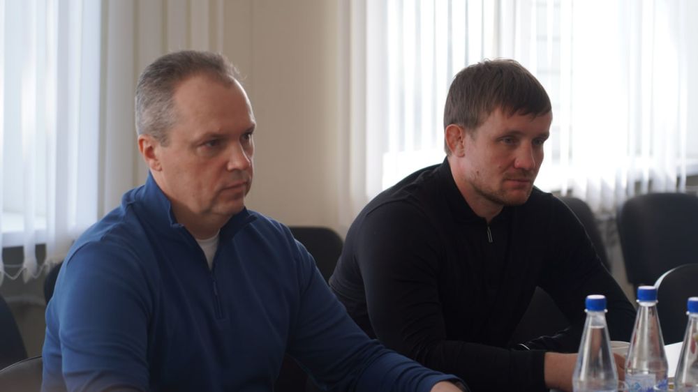 Константин Зинченко: С главой Приуральского района Ямало-Ненецкого автономного округа обсудили рабочие вопросы Константин Зинченко: С главой Приуральского района Ямало-Ненецкого автономного округа обсудили рабочие вопросы