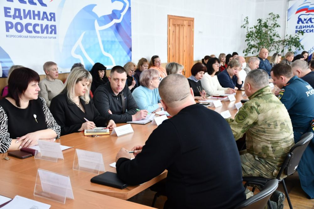 Сергей Желновач: Сегодня, 3 марта, глава администрации города Дебальцево Максим Вельма, провел расширенное аппаратное совещание Сергей Желновач: Сегодня, 3 марта, глава администрации города Дебальцево Максим Вельма, провел расширенное аппаратное совещание