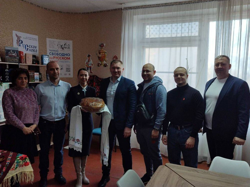 С дружественным визитом городской округ Иловайск, в очередной раз, посетили Аршанский Александр Валерьевич - глава муниципального округа Бибирево города Москвы, Абысова Вероника Александровна - помощник депутата Народного... С дружественным визитом городской округ Иловайск, в очередной раз, посетили Аршанский Александр Валерьевич - глава муниципального округа Бибирево города Москвы, Абысова Вероника Александровна - помощник депутата Народного...