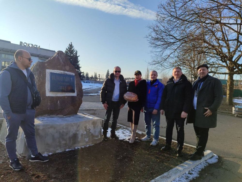 С дружественным визитом городской округ Иловайск, в очередной раз, посетили Аршанский Александр Валерьевич - глава муниципального округа Бибирево города Москвы, Абысова Вероника Александровна - помощник депутата Народного... С дружественным визитом городской округ Иловайск, в очередной раз, посетили Аршанский Александр Валерьевич - глава муниципального округа Бибирево города Москвы, Абысова Вероника Александровна - помощник депутата Народного...