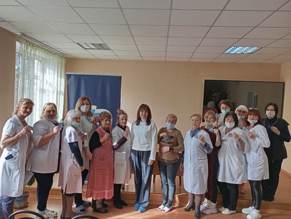 Елена Синецкая: Вручение партийных билетов партии "ЕДИНАЯ РОССИЯ" Елена Синецкая: Вручение партийных билетов партии "ЕДИНАЯ РОССИЯ"