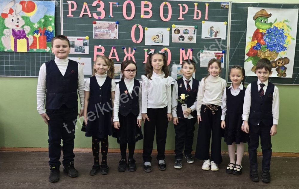 Алексей Кулемзин: 3 марта в донецких образовательных учреждениях начались мероприятия, посвящённые самому прекрасному и любимому весеннему празднику – Международному женскому дню Алексей Кулемзин: 3 марта в донецких образовательных учреждениях начались мероприятия, посвящённые самому прекрасному и любимому весеннему празднику – Международному женскому дню