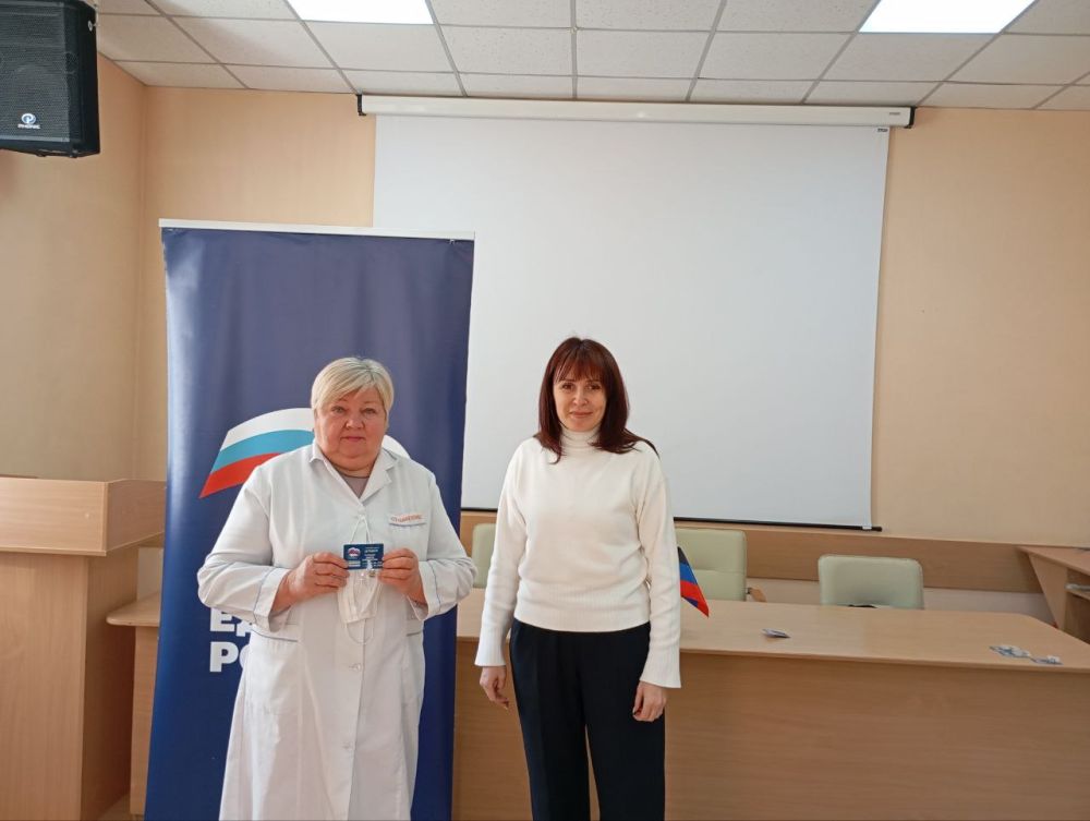Елена Синецкая: Вручение партийных билетов партии "ЕДИНАЯ РОССИЯ" Елена Синецкая: Вручение партийных билетов партии "ЕДИНАЯ РОССИЯ"