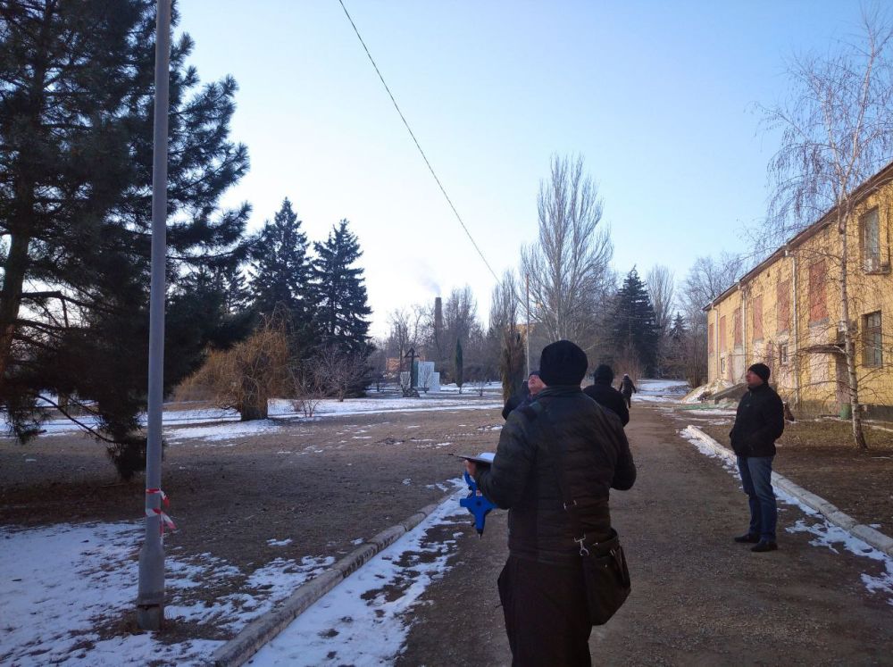 Во исполнение поручения Главы Донецкой Народной Республики Дениса Владимировича Пушилина, с целью реализации мероприятий по восстановления и установки наружного освещения в населенных пунктах Старобешевского муниципального... Во исполнение поручения Главы Донецкой Народной Республики Дениса Владимировича Пушилина, с целью реализации мероприятий по восстановления и установки наружного освещения в населенных пунктах Старобешевского муниципального...
