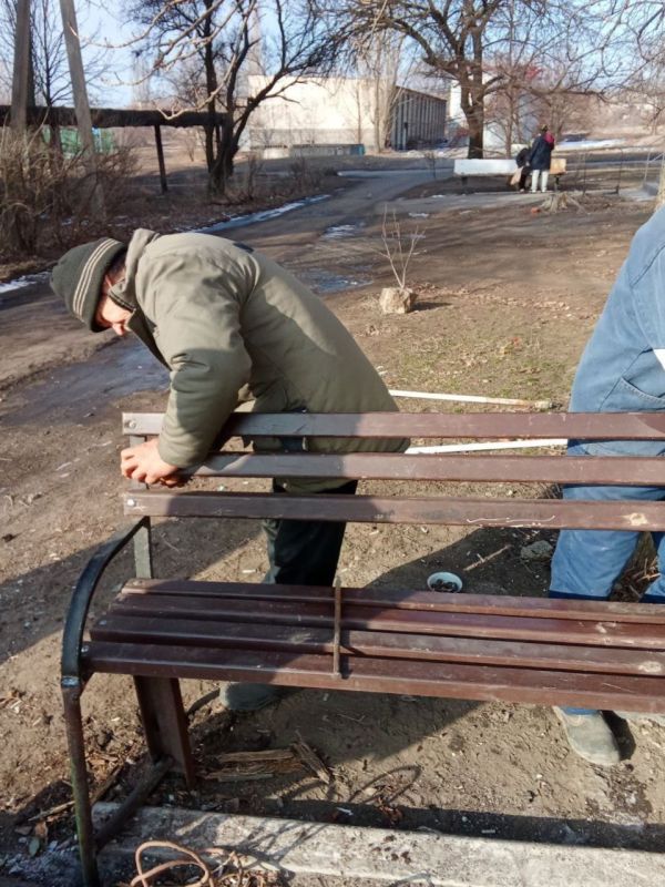 Силами коммунальных предприятий были проделаны работы по наведению чистоты и порядка на территории г. Моспино: Силами коммунальных предприятий были проделаны работы по наведению чистоты и порядка на территории г. Моспино:
