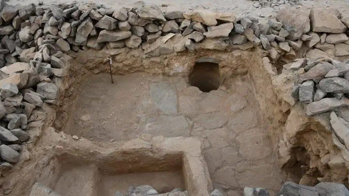 Археологи обнаружили в Египте 3000-летний золотодобывающий комплекс, включающий жилые кварталы, мастерские, храмы и даже бани Археологи обнаружили в Египте 3000-летний золотодобывающий комплекс, включающий жилые кварталы, мастерские, храмы и даже бани