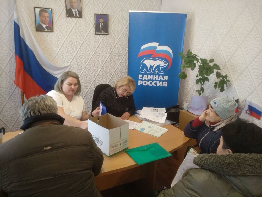 Сотрудники МФЦ продолжают посещать населенные пункты ДНР Сотрудники МФЦ продолжают посещать населенные пункты ДНР