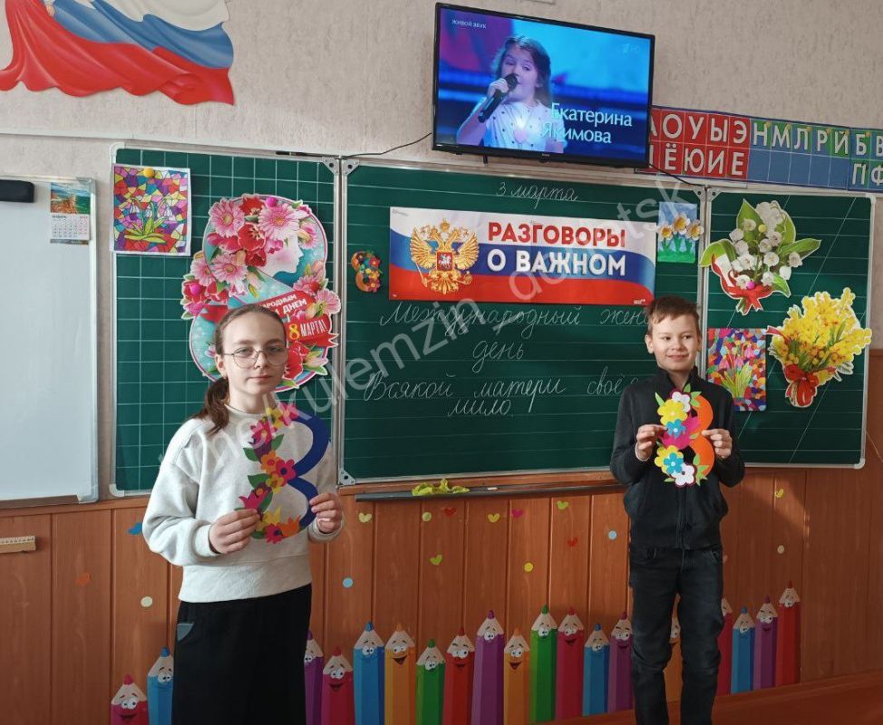 Алексей Кулемзин: 3 марта в донецких образовательных учреждениях начались мероприятия, посвящённые самому прекрасному и любимому весеннему празднику – Международному женскому дню Алексей Кулемзин: 3 марта в донецких образовательных учреждениях начались мероприятия, посвящённые самому прекрасному и любимому весеннему празднику – Международному женскому дню