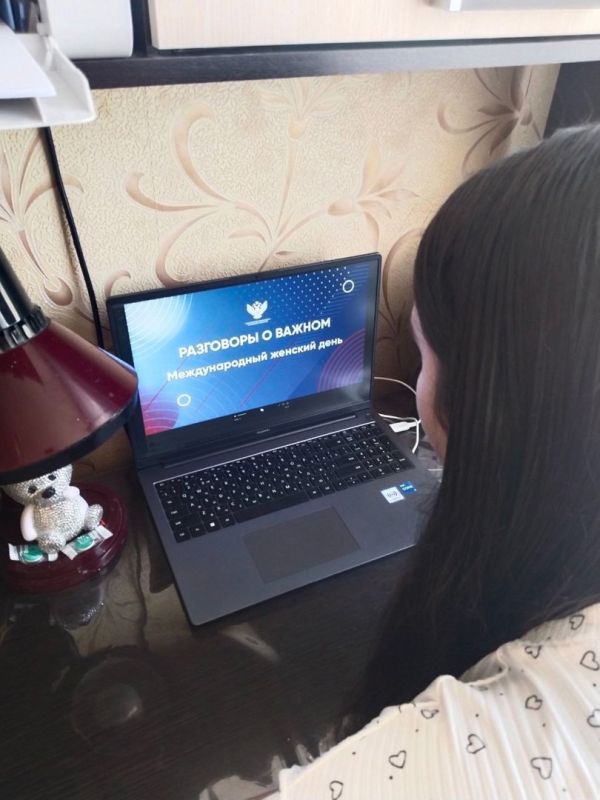 Для школьников Ждановки провели занятие о Международном женском дне Для школьников Ждановки провели занятие о Международном женском дне