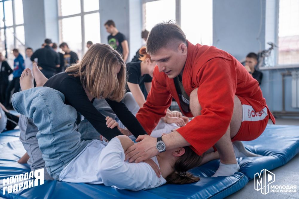 В Старобешево прошёл мастер-класс по самбо В Старобешево прошёл мастер-класс по самбо