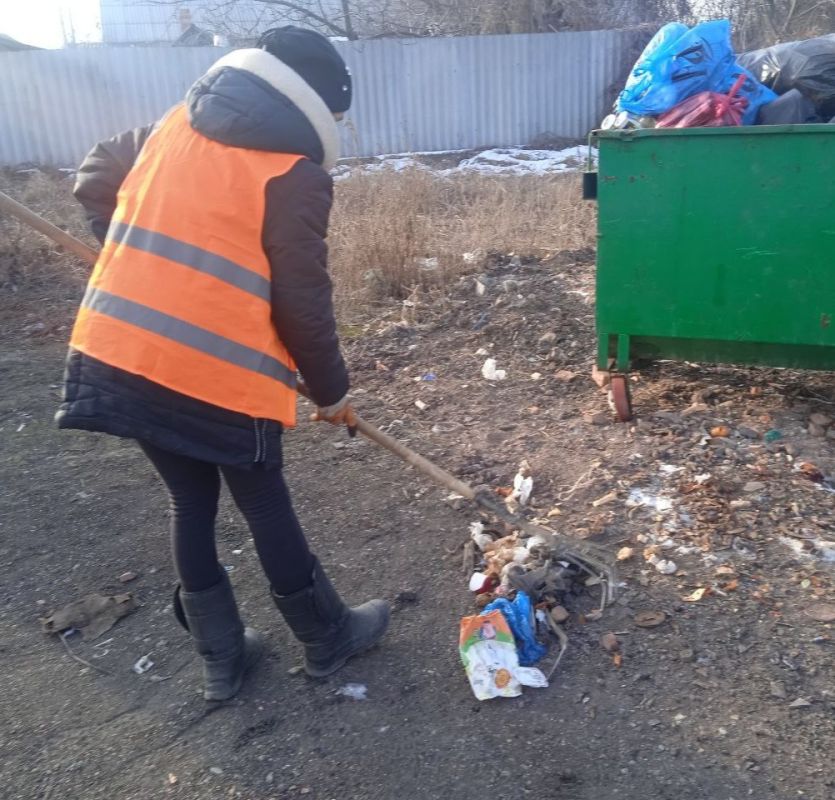 Силами коммунальных предприятий были проделаны работы по наведению чистоты и порядка на территории г. Моспино: Силами коммунальных предприятий были проделаны работы по наведению чистоты и порядка на территории г. Моспино: