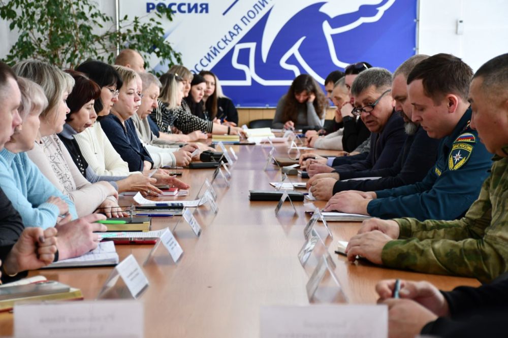 Сергей Желновач: Сегодня, 3 марта, глава администрации города Дебальцево Максим Вельма, провел расширенное аппаратное совещание Сергей Желновач: Сегодня, 3 марта, глава администрации города Дебальцево Максим Вельма, провел расширенное аппаратное совещание