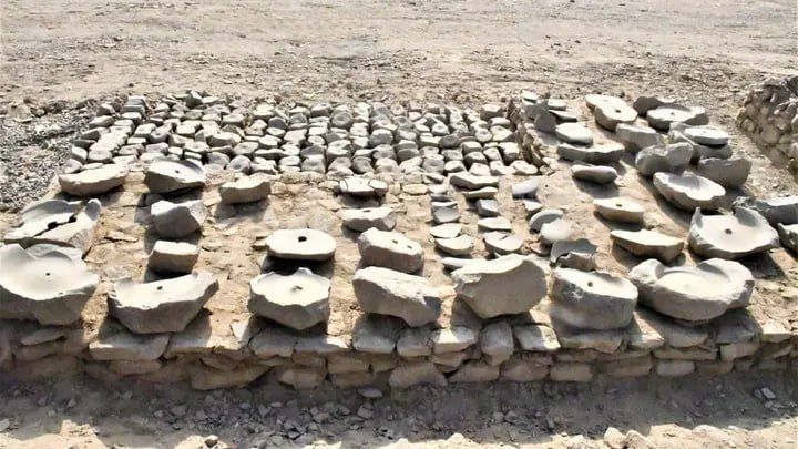 Археологи обнаружили в Египте 3000-летний золотодобывающий комплекс, включающий жилые кварталы, мастерские, храмы и даже бани Археологи обнаружили в Египте 3000-летний золотодобывающий комплекс, включающий жилые кварталы, мастерские, храмы и даже бани