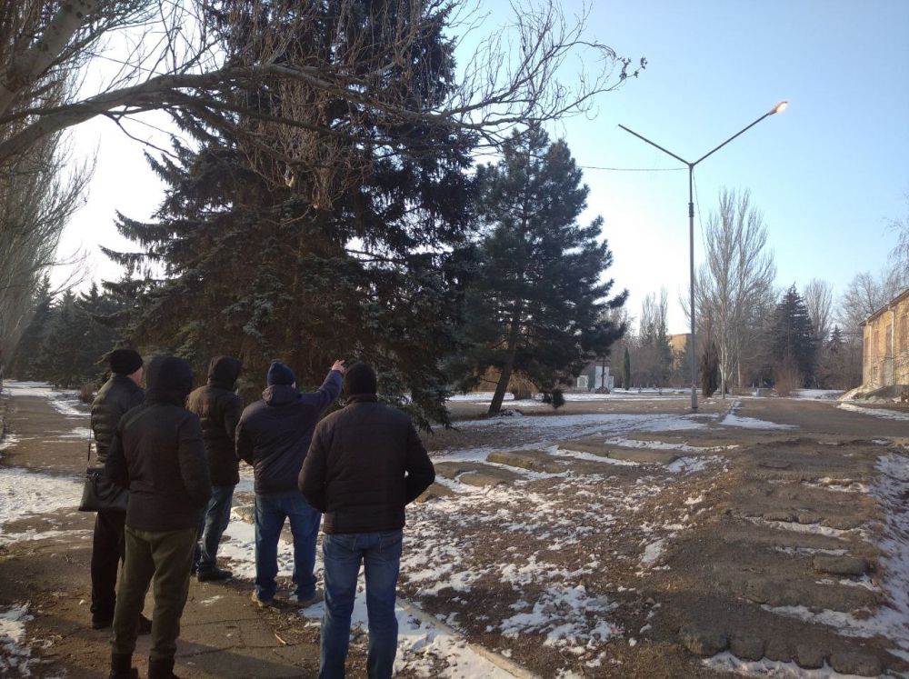 Во исполнение поручения Главы Донецкой Народной Республики Дениса Владимировича Пушилина, с целью реализации мероприятий по восстановления и установки наружного освещения в населенных пунктах Старобешевского муниципального... Во исполнение поручения Главы Донецкой Народной Республики Дениса Владимировича Пушилина, с целью реализации мероприятий по восстановления и установки наружного освещения в населенных пунктах Старобешевского муниципального...