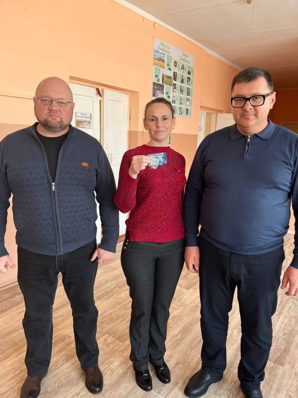 Секретарь местного отделения Всероссийской партии «Единая Россия», глава Новоазовского муниципального округа Василий Овчаров, вместе с руководителем фракции единороссов муниципального совета Алексеем Сухаревским провели... Секретарь местного отделения Всероссийской партии «Единая Россия», глава Новоазовского муниципального округа Василий Овчаров, вместе с руководителем фракции единороссов муниципального совета Алексеем Сухаревским провели...