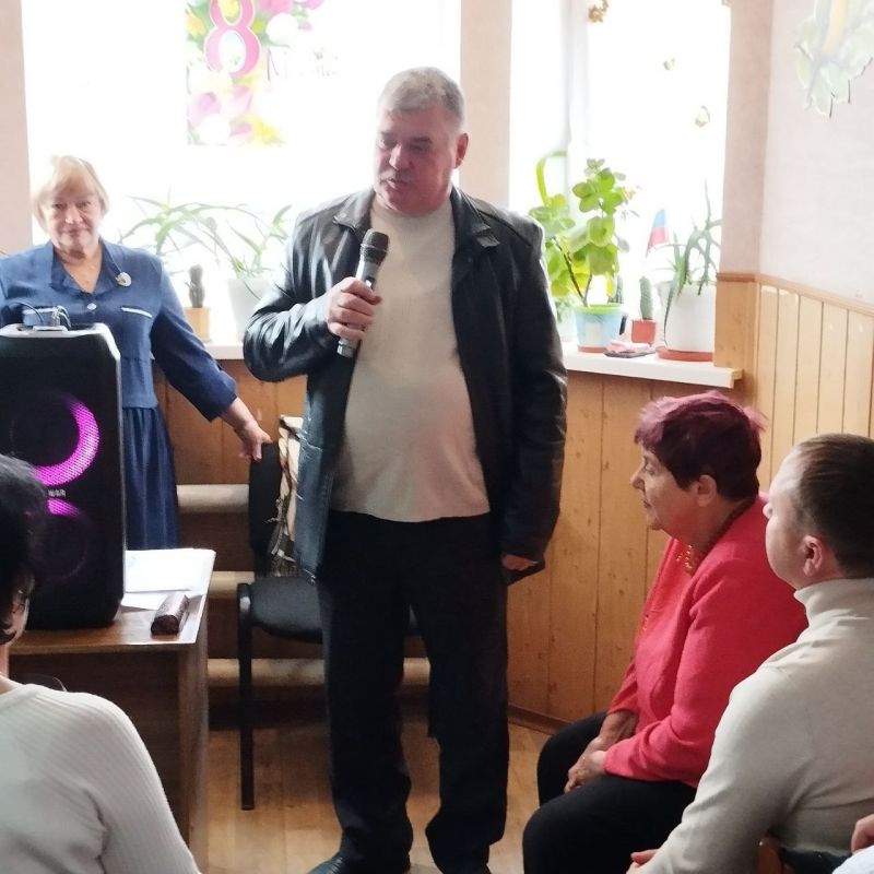 Александр Подгорный: Сегодня, в преддверии Международного женского дня - 8 марта совместно с мужской половиной депутатского корпуса Макеевского городского совета поздравили активисток Совета женщин города Макеевки Александр Подгорный: Сегодня, в преддверии Международного женского дня - 8 марта совместно с мужской половиной депутатского корпуса Макеевского городского совета поздравили активисток Совета женщин города Макеевки