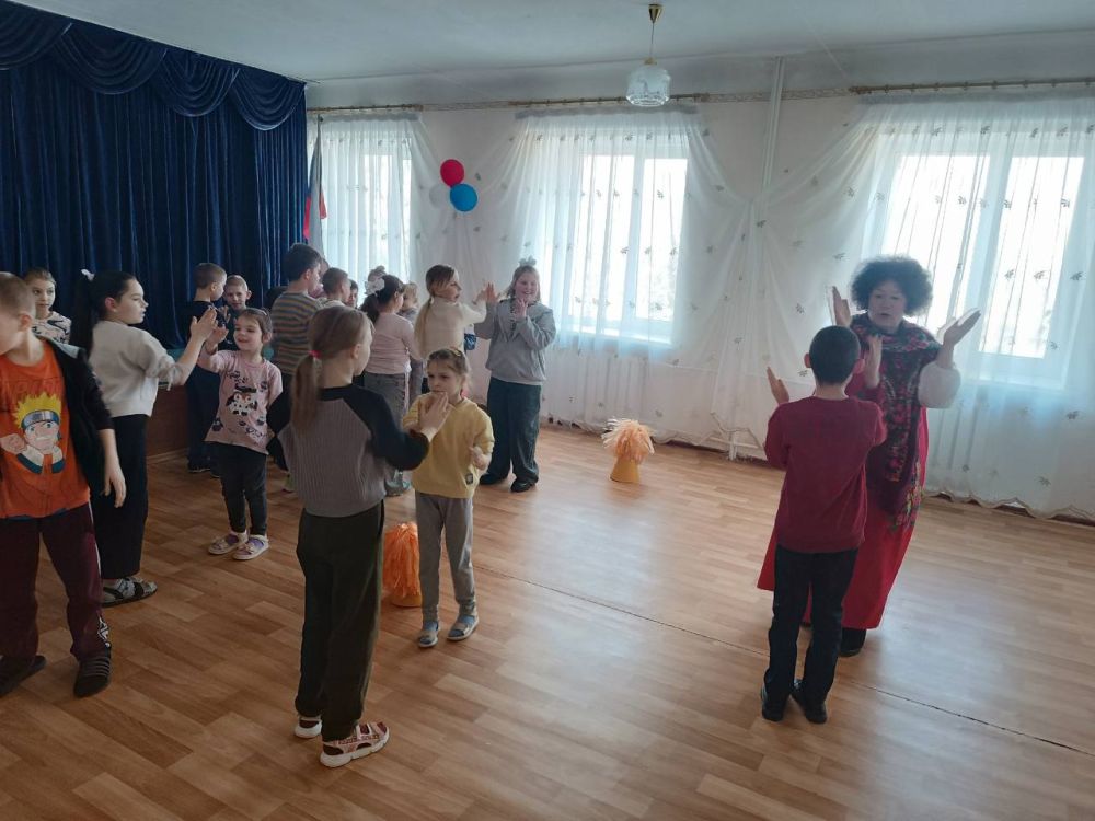 Вчера, 3 марта в рамках мероприятий социального партнёрства, аниматоры Городского дворца культуры г. Зугрэсса провели для обучающихся начальных классов развлекательное мероприятие "Фольклорные забавы", посвящённые встрече... Вчера, 3 марта в рамках мероприятий социального партнёрства, аниматоры Городского дворца культуры г. Зугрэсса провели для обучающихся начальных классов развлекательное мероприятие "Фольклорные забавы", посвящённые встрече...