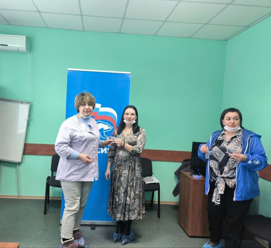 Вручение партийных билетов Вручение партийных билетов
