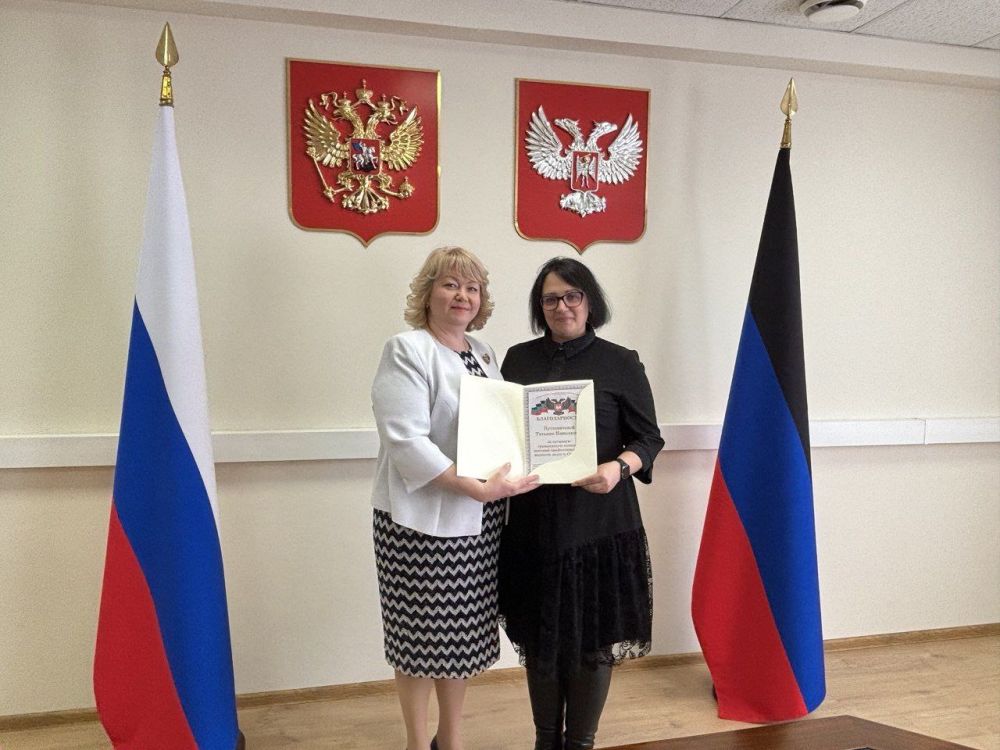 Жительница Шахтерска стала лауреатом Всероссийской общественно-патриотической акции «Есть такая профессия — Родину защищать» Жительница Шахтерска стала лауреатом Всероссийской общественно-патриотической акции «Есть такая профессия — Родину защищать»