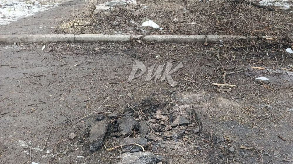 Иван Приходько: Последствия артобстрела центра Горловки вечером 3 марта с позиций украинских нацистов Иван Приходько: Последствия артобстрела центра Горловки вечером 3 марта с позиций украинских нацистов