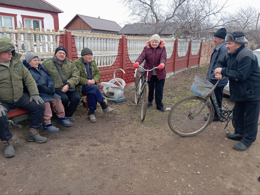 Сегодня начальник Коньковского территориального отдела провела выездную встречу с жителями села Калинино Сегодня начальник Коньковского территориального отдела провела выездную встречу с жителями села Калинино