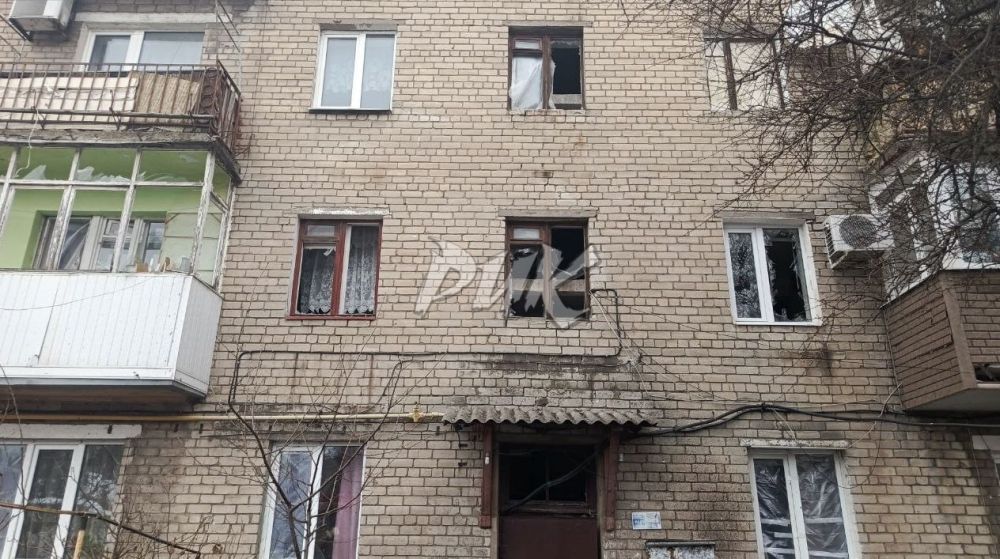 Иван Приходько: Последствия артобстрела центра Горловки вечером 3 марта с позиций украинских нацистов Иван Приходько: Последствия артобстрела центра Горловки вечером 3 марта с позиций украинских нацистов