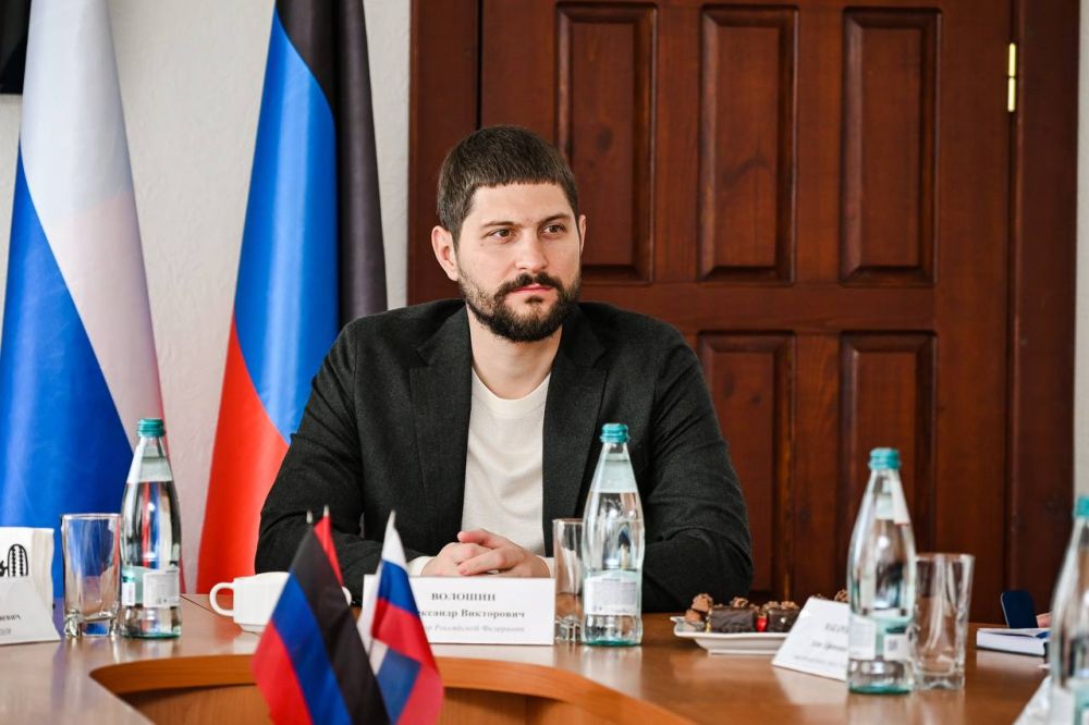 Александр Волошин: Дорогие друзья, на этой неделе работаю на территории Донецкой Народной Республики Александр Волошин: Дорогие друзья, на этой неделе работаю на территории Донецкой Народной Республики