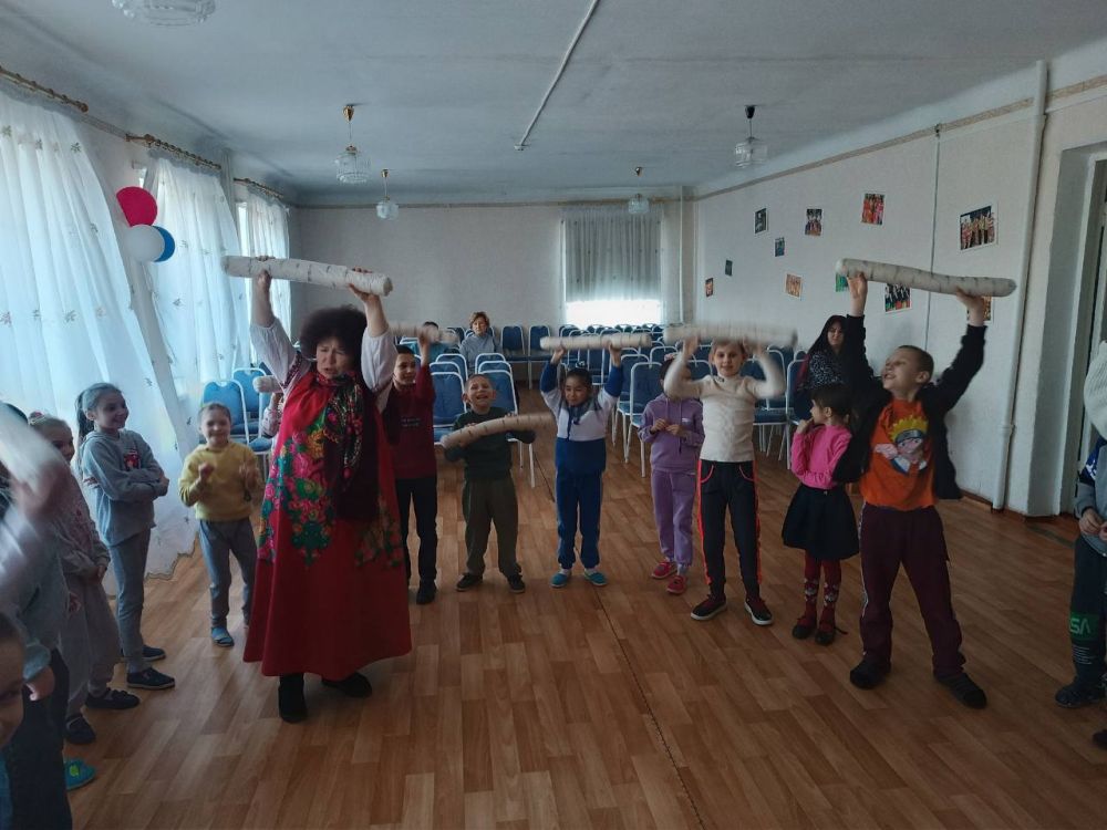 Вчера, 3 марта в рамках мероприятий социального партнёрства, аниматоры Городского дворца культуры г. Зугрэсса провели для обучающихся начальных классов развлекательное мероприятие "Фольклорные забавы", посвящённые встрече... Вчера, 3 марта в рамках мероприятий социального партнёрства, аниматоры Городского дворца культуры г. Зугрэсса провели для обучающихся начальных классов развлекательное мероприятие "Фольклорные забавы", посвящённые встрече...