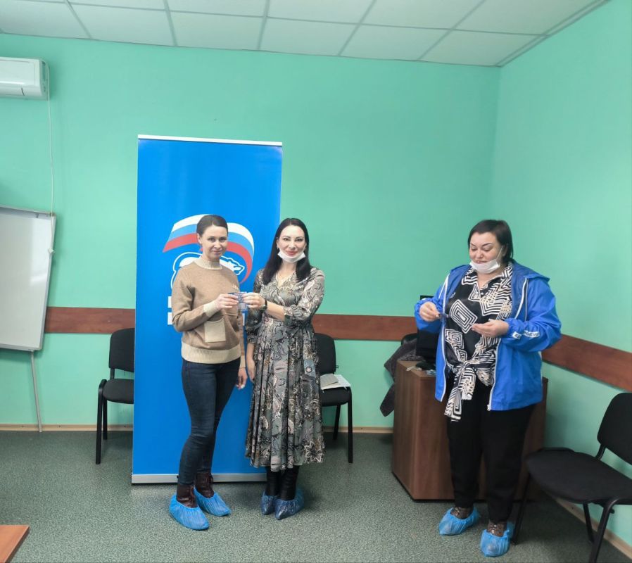 Вручение партийных билетов Вручение партийных билетов