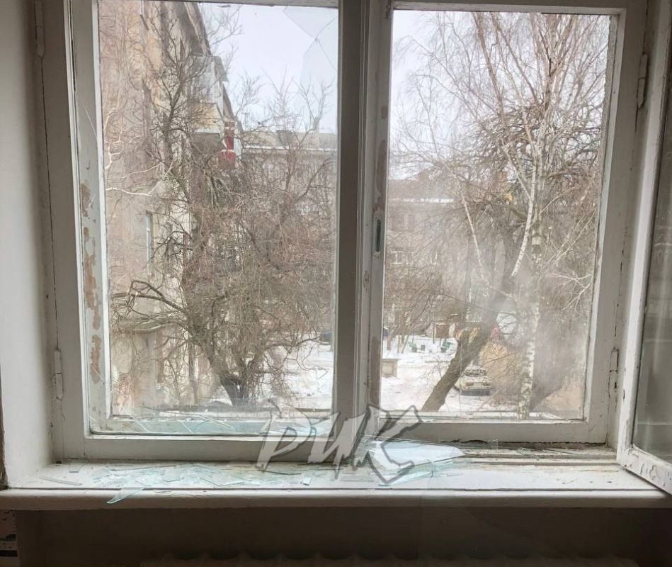 Иван Приходько: Последствия обстрела центра Горловки с позиций украинских террористов Иван Приходько: Последствия обстрела центра Горловки с позиций украинских террористов
