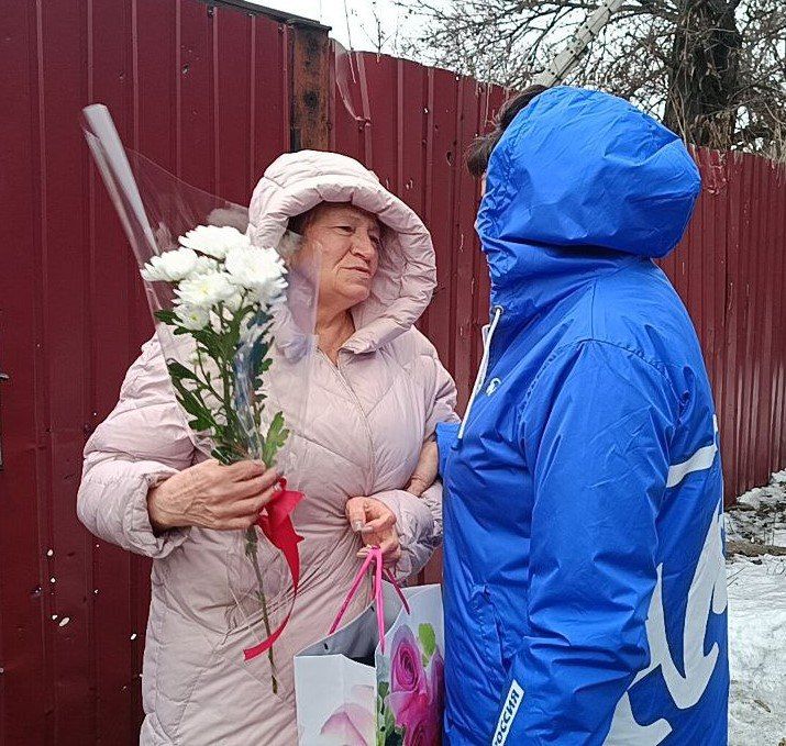 Милые женщины, дорогие подруги! За окном снова весна Милые женщины, дорогие подруги! За окном снова весна