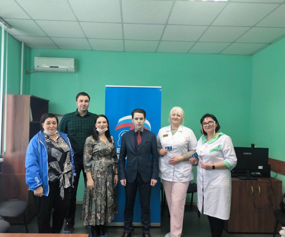 Вручение партийных билетов Вручение партийных билетов