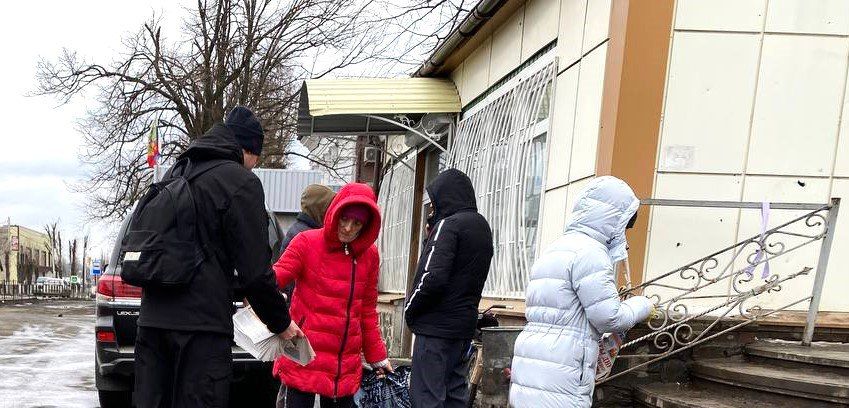 Партийцы провели пикеты по раздаче газеты «Донецкая Республика» Партийцы провели пикеты по раздаче газеты «Донецкая Республика»
