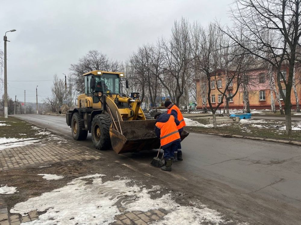 МУП «Простор» ежедневно выполняет все необходимые работы по содержанию городских улиц МУП «Простор» ежедневно выполняет все необходимые работы по содержанию городских улиц