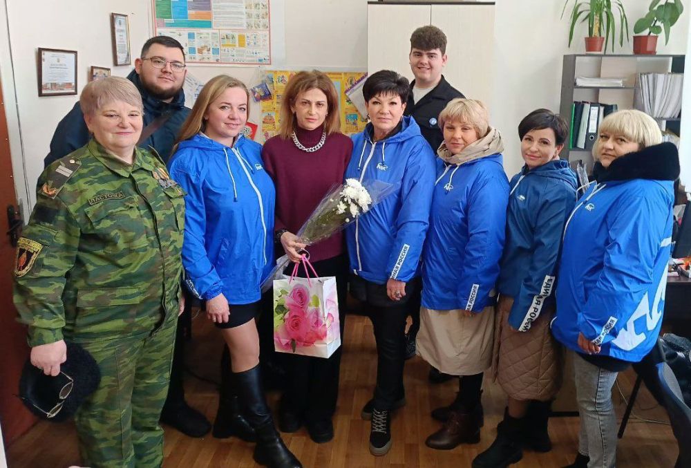 Милые женщины, дорогие подруги! За окном снова весна Милые женщины, дорогие подруги! За окном снова весна