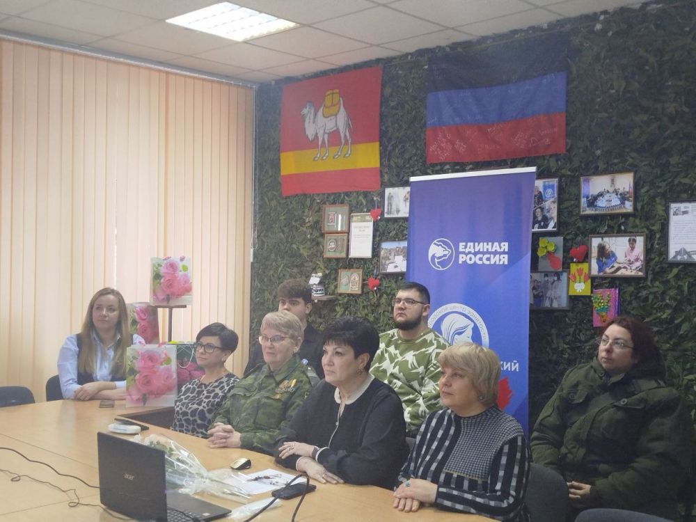 Милые женщины, дорогие подруги! За окном снова весна Милые женщины, дорогие подруги! За окном снова весна