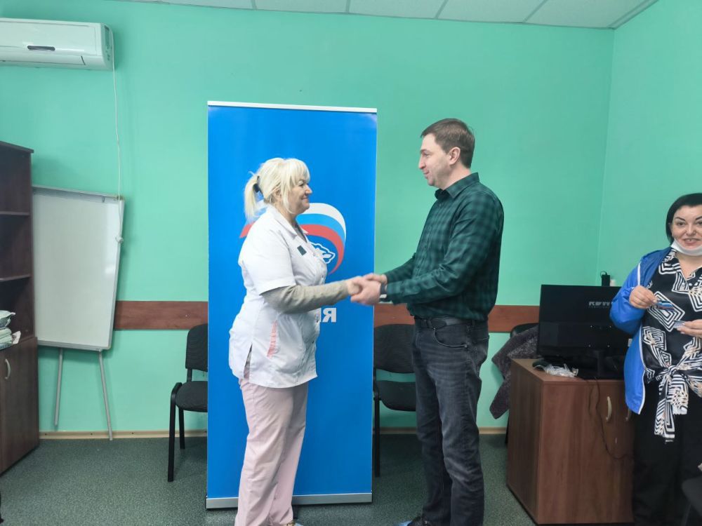 Вручение партийных билетов Вручение партийных билетов