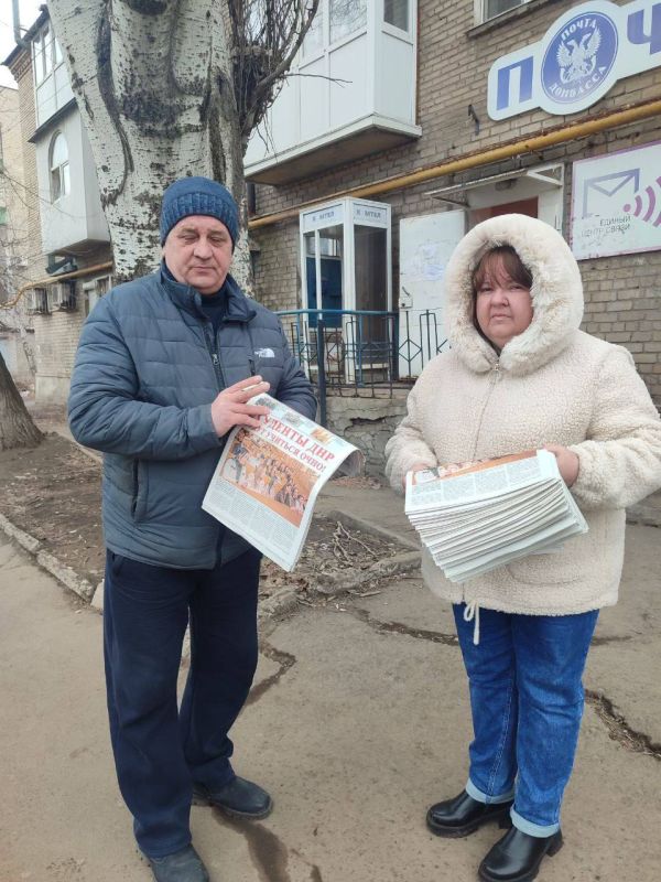 Информацию в массы. Сегодня, 4 марта, в городском округе Иловайск состоялась выдача газет "Донецкая Республика" жителям города, для того, чтобы люди могли оперативно ознакомится с местными и региональными новостями не только... Информацию в массы. Сегодня, 4 марта, в городском округе Иловайск состоялась выдача газет "Донецкая Республика" жителям города, для того, чтобы люди могли оперативно ознакомится с местными и региональными новостями не только...