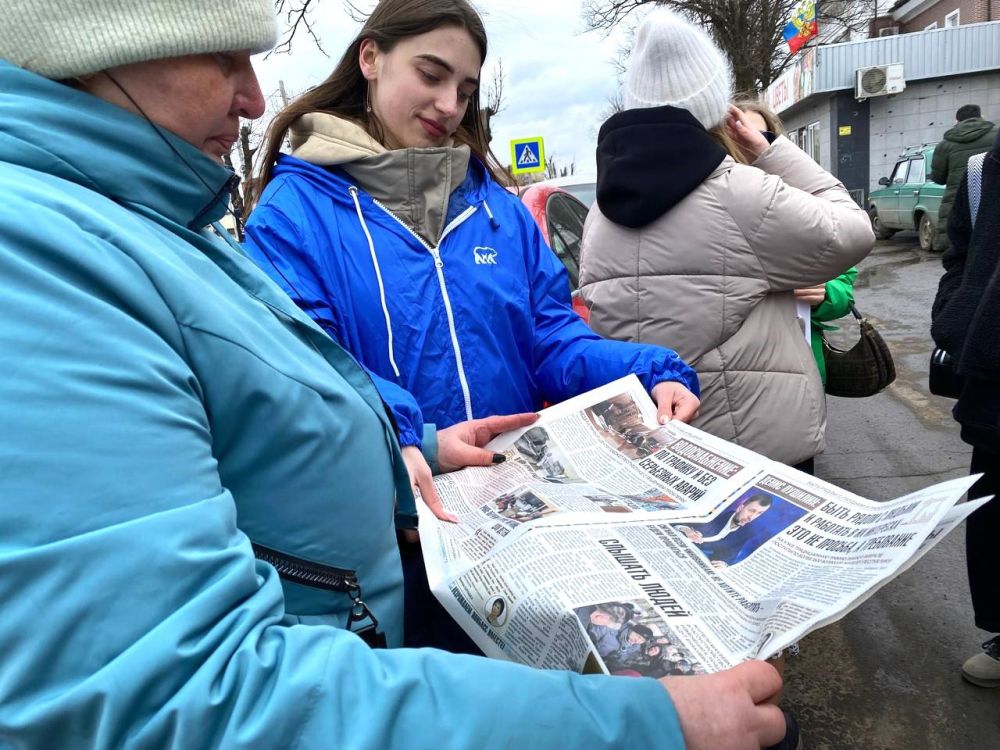 Партийцы провели пикеты по раздаче газеты «Донецкая Республика» Партийцы провели пикеты по раздаче газеты «Донецкая Республика»