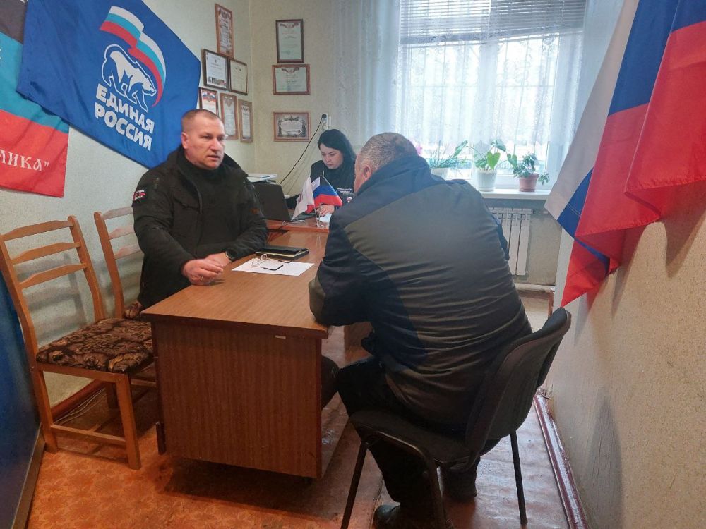 Сергей Желновач: 4 марта 2025г., заместитель главы администрации городского округа Дебальцево Валерий Бессараб, провёл личный прием граждан в местной общественной приёмной Дебальцевского местного отделения Партии "Единая... Сергей Желновач: 4 марта 2025г., заместитель главы администрации городского округа Дебальцево Валерий Бессараб, провёл личный прием граждан в местной общественной приёмной Дебальцевского местного отделения Партии "Единая...