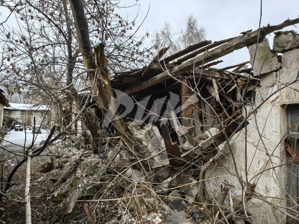 Иван Приходько: Последствия артобстрела центра Горловки со стороны украинских террористов Иван Приходько: Последствия артобстрела центра Горловки со стороны украинских террористов