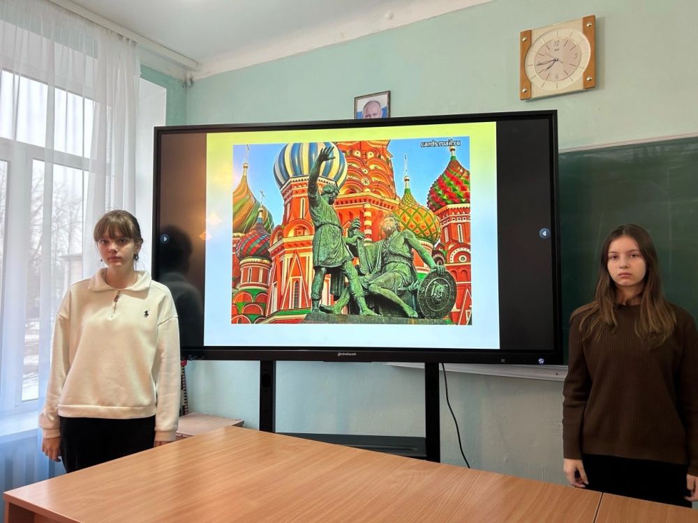 В школе Ждановки прошел информационный урок о Минине и Пожарском В школе Ждановки прошел информационный урок о Минине и Пожарском