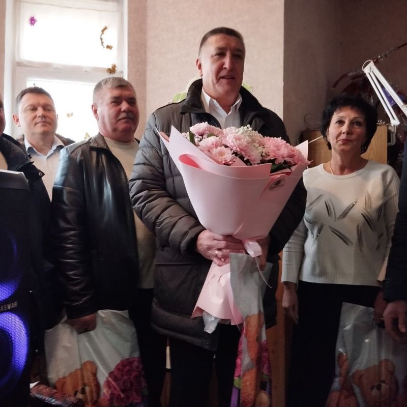 Александр Подгорный: Сегодня, в преддверии Международного женского дня - 8 марта совместно с мужской половиной депутатского корпуса Макеевского городского совета поздравили активисток Совета женщин города Макеевки Александр Подгорный: Сегодня, в преддверии Международного женского дня - 8 марта совместно с мужской половиной депутатского корпуса Макеевского городского совета поздравили активисток Совета женщин города Макеевки