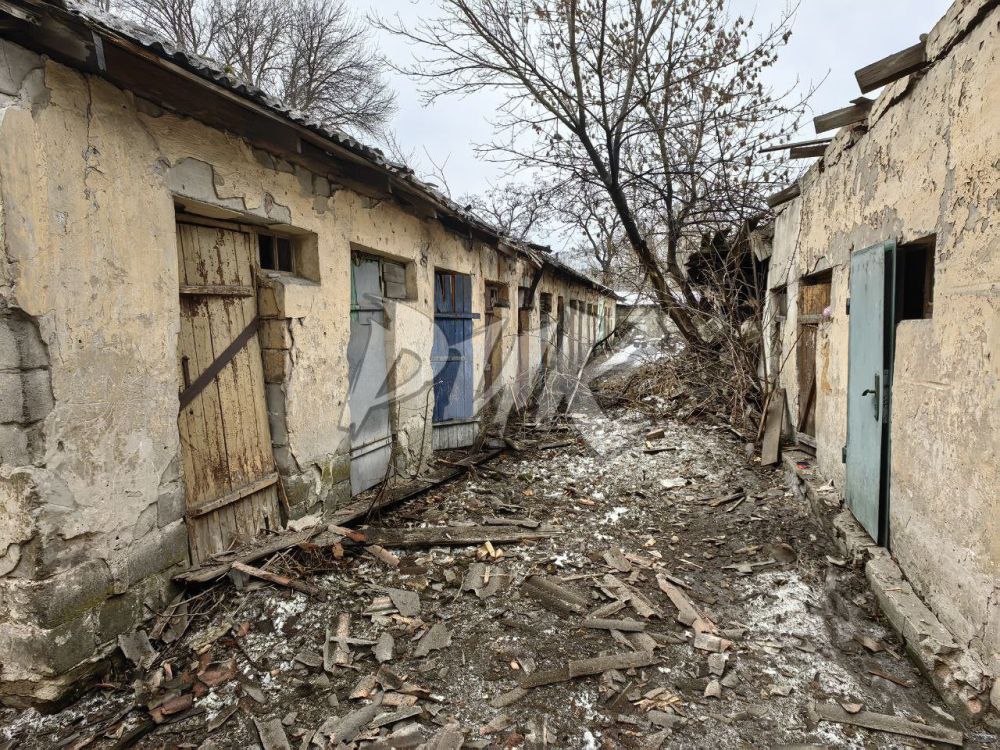 Иван Приходько: Последствия артобстрела центра Горловки со стороны украинских террористов Иван Приходько: Последствия артобстрела центра Горловки со стороны украинских террористов