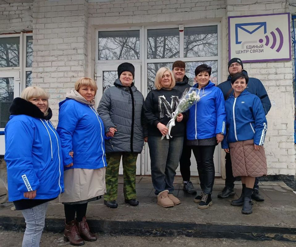 Милые женщины, дорогие подруги! За окном снова весна Милые женщины, дорогие подруги! За окном снова весна